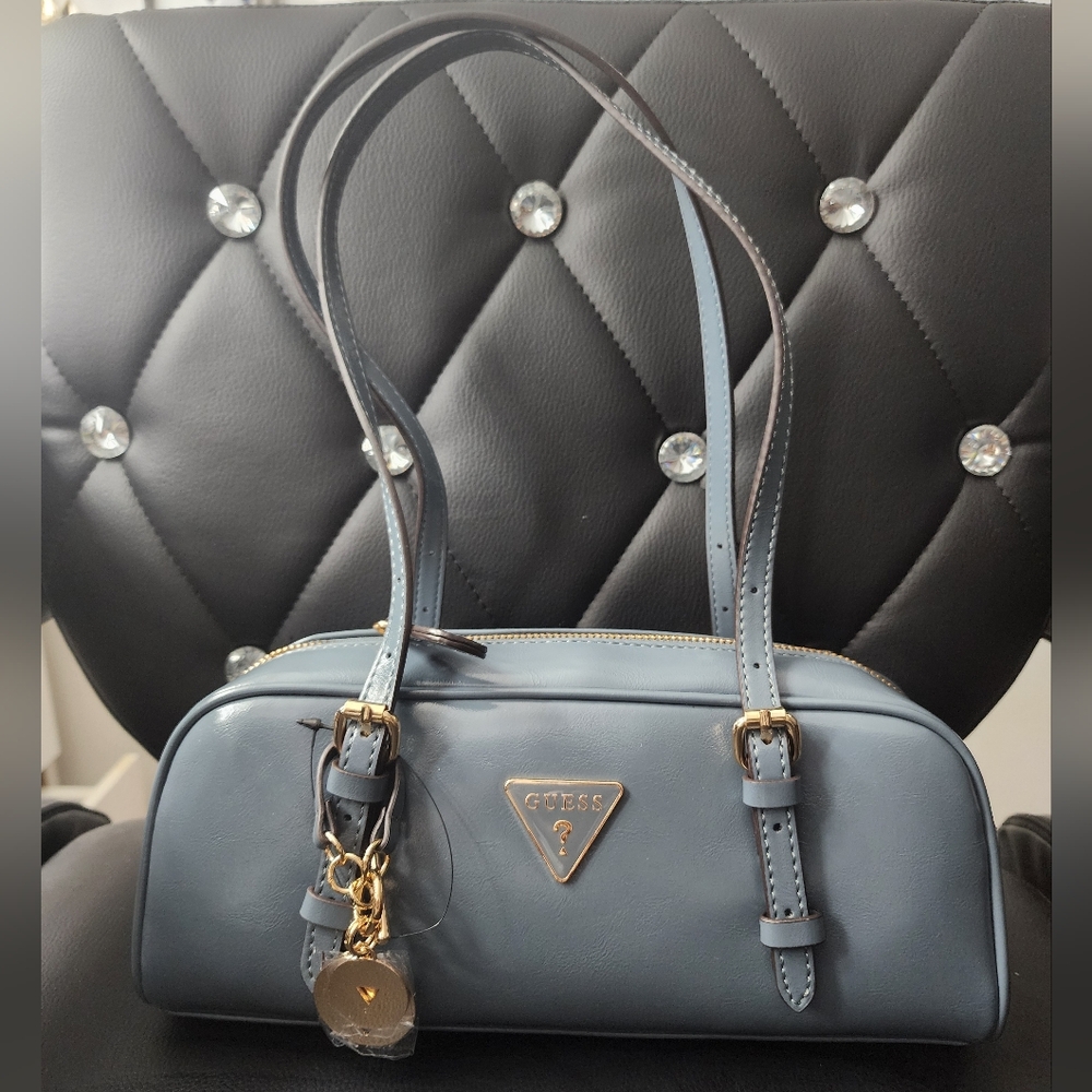 New GUESS Dark Denim SholderBag with gold keychain has two pockets inside - Picture 8 of 11
